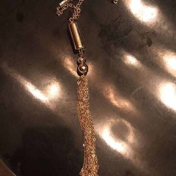 The Limited necklace all gold approximately 36” - Picture 4 of 4